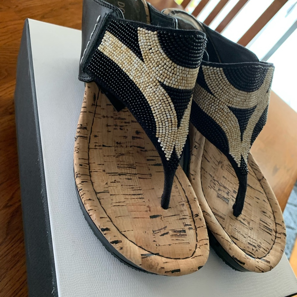 Donald Pliner wedge Black and Tan beaded platform sandal with box. Size 8.
